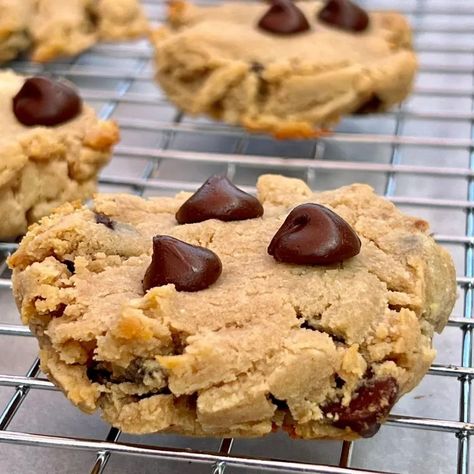 The Best Cottage Cheese Chocolate Chip Cookies | Foodtalk Ww Keto Recipes, Keto Cottage Cheese Cookies, Cottage Cheese Chocolate Chip Cookies, Cottage Cheese Cookies, Cottage Cheese Chocolate, Devotion Protein, Lighter Desserts, Gf Cookies, Cake Mug