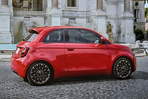 2024 Fiat 500e Arrives In America With 118 HP And $32,500 Price Tag | CarBuzz Fiat 500e, Try Not To Smile, City Slickers, Urban Commuter, Nissan Leaf, City Car, City Limits, Modern City, Fiat 500