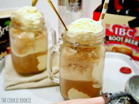 Adult Root Beer Floats! Ice cream, Vanilla Vodka, and your fave root beer. YUM! - The Cookie Rookie Alcoholic Root Beer Float, Root Beer Float Recipe, Boozy Ice Cream, Root Beer Floats, The Cookie Rookie, Cookie Rookie, Beer Float, Ice Cream Floats, Frozen Cocktails