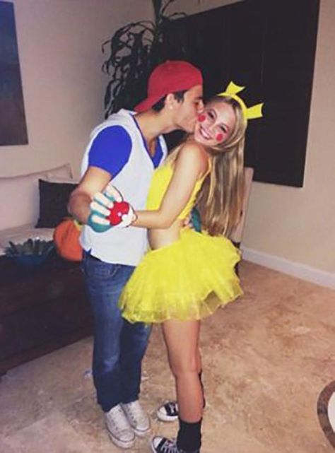 100 Best Couples Costumes & Matching Costumes For Halloween 2018 Costumes Unique, Easy Couples Costumes, Halloween Chic, Cute Couples Costumes, Best Couples Costumes, Cheap Halloween Costumes, Costumes Couples, Couple Costumes, Couples Halloween Outfits