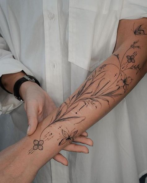 Free Hand Tattoo, Chic Tattoo, Inspiration Tattoo, Floral Tattoo Sleeve, Spine Tattoos For Women, Arm Band Tattoo, Arm Sleeve Tattoos, Modern Tattoos, Line Work Tattoo