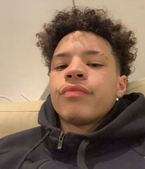 Lil Mosey, Rapper Wallpaper Iphone, Lil Skies, Band Kid, Boys With Curly Hair, Cute Rappers, Rap Artists, Black Boys