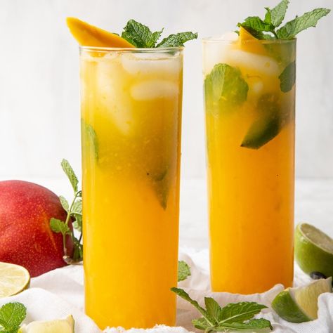 Mango Mint Mojito, Mango Mojito Recipe, Recipe Mango, Mango Mojito, Red Mango, Sweet Cocktails, Mojito Recipe, Homemade Dough, Mango Puree