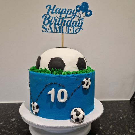 Football themed cake for a 10 year old football lover! Vanilla and chocolate flavours. Birthday Cake For Boys, Football Themed Cakes, Football Cakes, Old Football, Football Cake, Football Lover, Blue Football, Boy Birthday Cake, Football Lovers