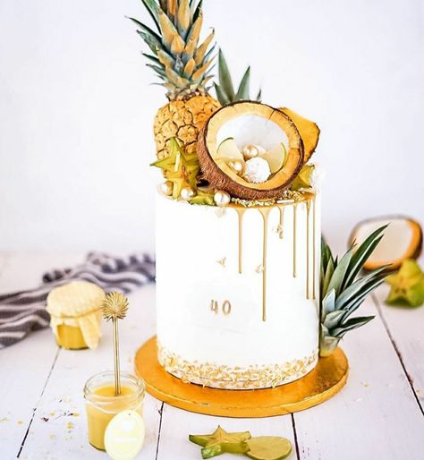 Tropical Birthday Cake, Tropical Cupcakes, Mini Christmas Cakes, Tropical Wedding Cake, Elegant Birthday Cakes, Fiesta Tropical, Tropical Birthday, Decorating Videos, Pineapple Cake