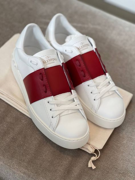 Valentino Garavani Sneakers Outfit, Valentino Sneakers Outfit Women, Louboutin Sneakers Women Outfit, Valentino Shoes Outfit, Scandinavian Shoes, Valentino Shoes Sneakers, Valentino Garavani Sneakers, Valentino Sneakers, Sneaker Outfits Women