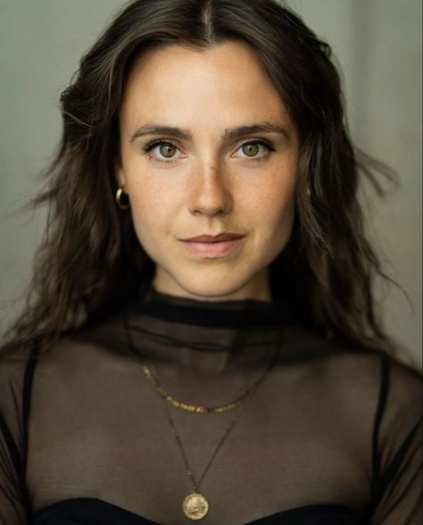 Poppy Drayton, Feminine Face, Katniss Everdeen, Fav Celebs, Guys And Girls, Inspirational Women, Aesthetic Outfits, Face Claims, Woman Face