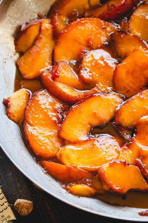 Glazed Peaches, Caramelized Peaches, Fresh Peach Recipes, Peach Sauce, Sliced Peaches, Baked Peach, Peach Desserts, Fashion Fails, Grilled Peaches