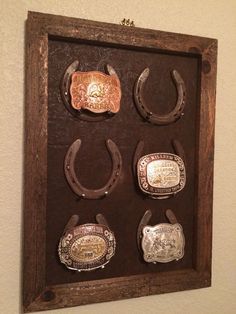 Belt Buckle Display, Horseshoe Crafts Projects, Country Bedroom Decor, Ranch House Decor, Western Bedroom Decor, Western Rooms, Horseshoe Projects, Western Crafts, Western Bedroom