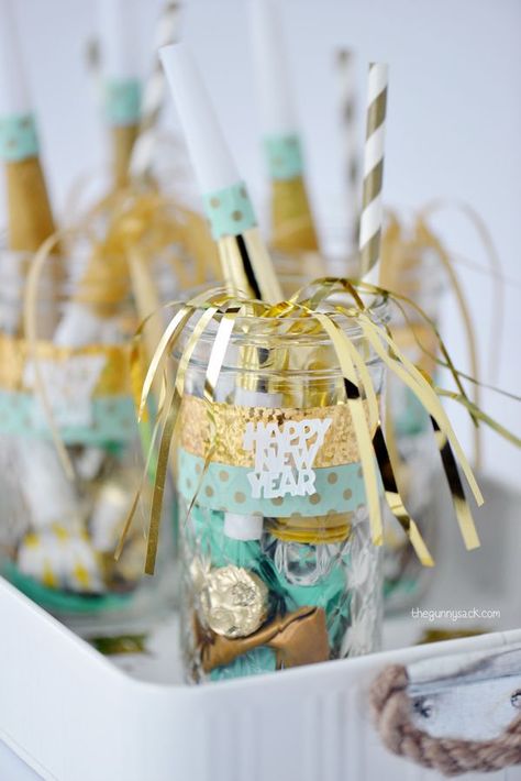 New Year's Eve mason jars make great party favors for your New Year's Eve Party! New Years Eve Day, Party Blowers, New Year's Eve Celebrations, New Year's Crafts, Nye Party, Mason Jar Gifts, New Years Eve Decorations, Jar Gifts, New Years Decorations