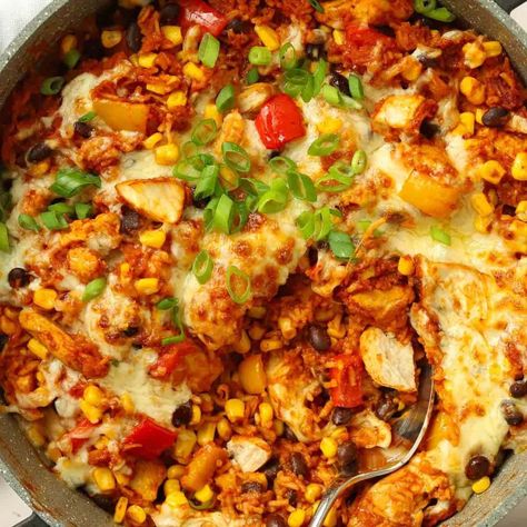 Mexican Chicken & Rice {One Pot} Mexican Chicken Rice, Taming Twins, Quick Delicious Dinner, Mexican Chicken And Rice, Slow Cooker Chicken Curry, Mexican Chicken Recipes, Slow Cooker Pasta, Doner Kebab, Easy Freezer Meals