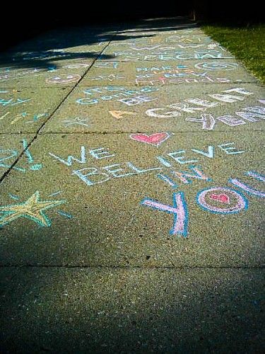 Draw sidewalk chalk messages for your family… For them to see on their way to work! State Testing Motivation, Driveway Chalk, Capturing Kids Hearts, Testing Encouragement, Rally Idea, Testing Motivation, Chalk Writing, Walk Idea, Chalk Design