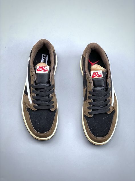 Shoes Video, Nike Travis Scott, Black Men Fashion Urban, Nike Sb Dunks Low, Swag Shoes, Air Jordan 1 Low, Jordan 1 Low, Black Men Fashion, Best Sneakers