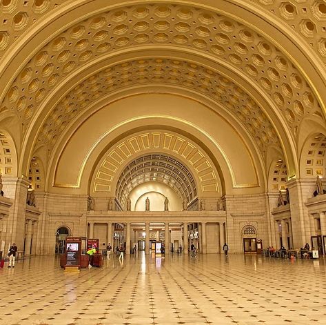 Metro North Railroad, Gold Ceiling, Grand Central Terminal, Front Door Entrance, Train Stations, Midtown Manhattan, The Visit, Union Station, Painted Ceiling