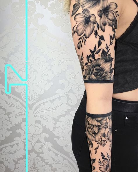 Tatuaje Cover Up, Herren Hand Tattoos, Side Hand Tattoos, Mangas Tattoo, Feminine Tattoo Sleeves, Kunst Tattoos, Forearm Sleeve Tattoos, Cat Tattoos, Initial Tattoo