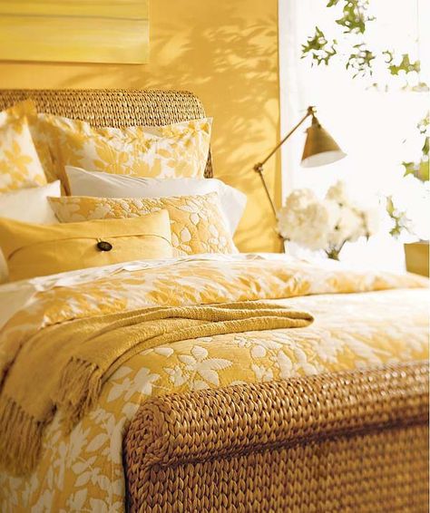 A Rainbow of Monochromatic Colors: 20 Décor One-Color Wonders Beachy Bedroom, Yellow Cottage, Yellow Bedding, Yellow Room, Dekorasi Kamar Tidur, Yellow Decor, Yellow Bedroom, Yellow Houses, Simple Bed