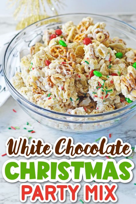 White Chocolate Snack Mix, Christmas Chex Mix, White Chocolate Chex Mix, White Chocolate Christmas, Christmas Snack Mix, Sweet Chex, Chex Mix Christmas, Party Mix Snacks, Christmas Crunch