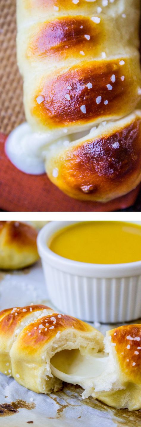 Mozzarella-Stuffed Soft Pretzels! Like a Pretzel Dog, but with mozzarella cheese. Perfect for dipping in honey-mustard sauce! Pretzel Dog, Food Charlatan, Pretzel Sticks, Queso Dip, Cheese Stuffed, God Mat, Soft Pretzels, Snacks Für Party, Bread Rolls