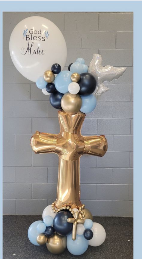 Cross Balloon Centerpiece, Confirmation Decorating Ideas Simple, Boy Communion Centerpieces, 1st Holy Communion Decorations, Boys Communion Decor, First Communion Balloon Decorations, Christening Centerpieces Boy, Communion Centerpieces For Boys, First Communion Balloons