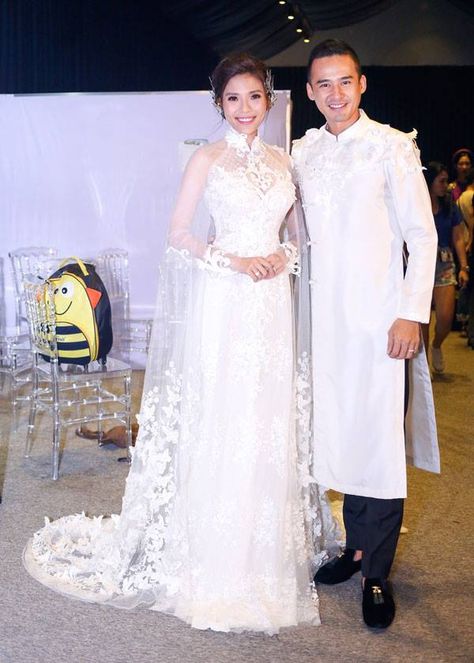 Ao Dai Wedding Modern, Red Ao Dai Wedding, Vietnamese Ao Dai Wedding, Ao Dai Wedding Dress, Bridesmaid Ao Dai, Viet Wedding, Wedding Vietnamese, Red Ao Dai, Wedding Tea Ceremony