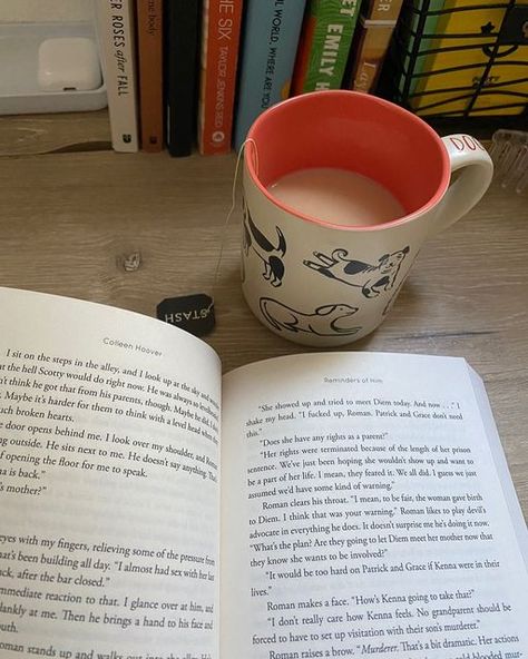 Books Cozy, Novel Reading, Books And Coffee, Dump Ideas, Cat Books, Coffee And Books, Instagram Life, Book Addict, Book Reader