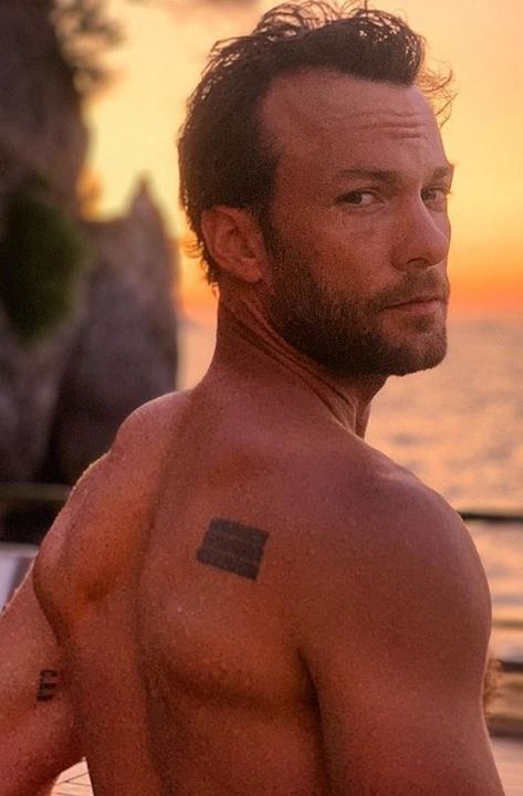 Kyle Schmid (@iamkyleschmid) Kyle Schmid, Caity Lotz, Disco Elysium, Rock Family, Big Sky, Still Water, Schmidt, Actors & Actresses, Tv Shows