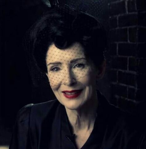 Frances Conroy as Shachath in AHS: Asylum. She's is sooo gorgeous! Moira O Hara, Carlos Costume, Ahs Asylum, Frances Conroy, Ahs Characters, American Horror Story Asylum, American Horror Story 3, Halloween Inspo, Matt Bomer