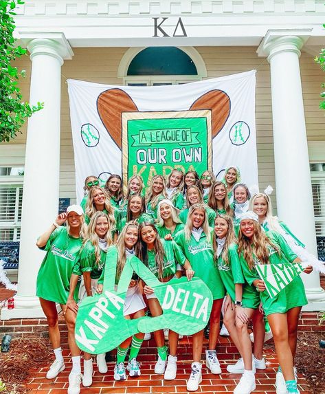 MERCEDES OKRAY on Instagram: “TOO MANY RUSH CRUSHES TO COUNT !!!! #20KAYDEE #KD #kappadelta welcome to the big leagues @kdksu” Kappa Delta Recruitment, Kappa Delta Bid Day, Sorority Bid Day, Bid Day Themes, Kappa Delta, Sorority Life, Idea Board, Bid Day, D Day