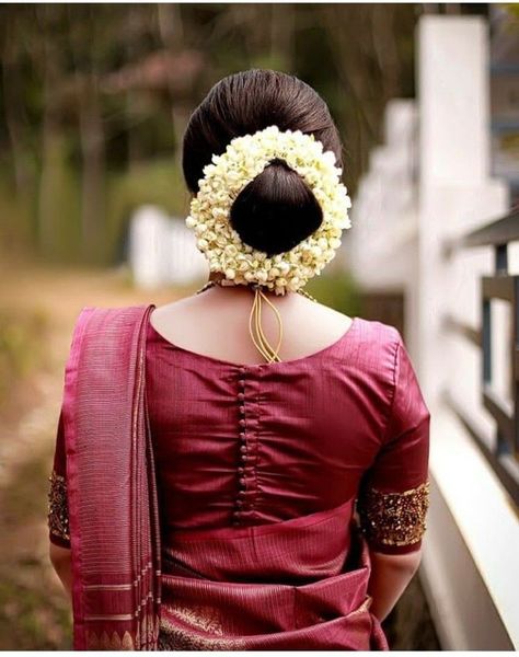 Kerala Bride Blouse Designs, Kerala Saree Blouse Designs Traditional, Back Blouse Designs, Blouse Back Designs, Blouse Designs Saree, Brocade Blouse Designs, Kerala Saree Blouse Designs, Designs Blouse, Kerala Bride