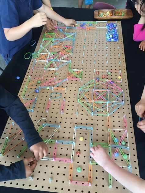 Diy Geoboard, Reggio Emilia Classroom, Makerspace Ideas, Reggio Inspired Classrooms, Reggio Classroom, Stem Challenge, Reggio Inspired, Sensory Table, Homemade Toys