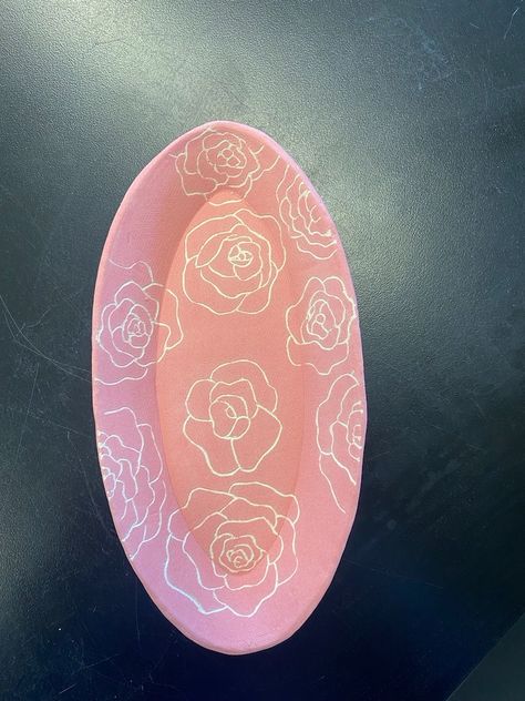 Acrylic Art Projects, Mexican Ceramics, Clay Vase, Pottery Dishes, Pink Ceramic, Ceramics Projects, Sgraffito, Ceramic Flowers, Pottery Painting