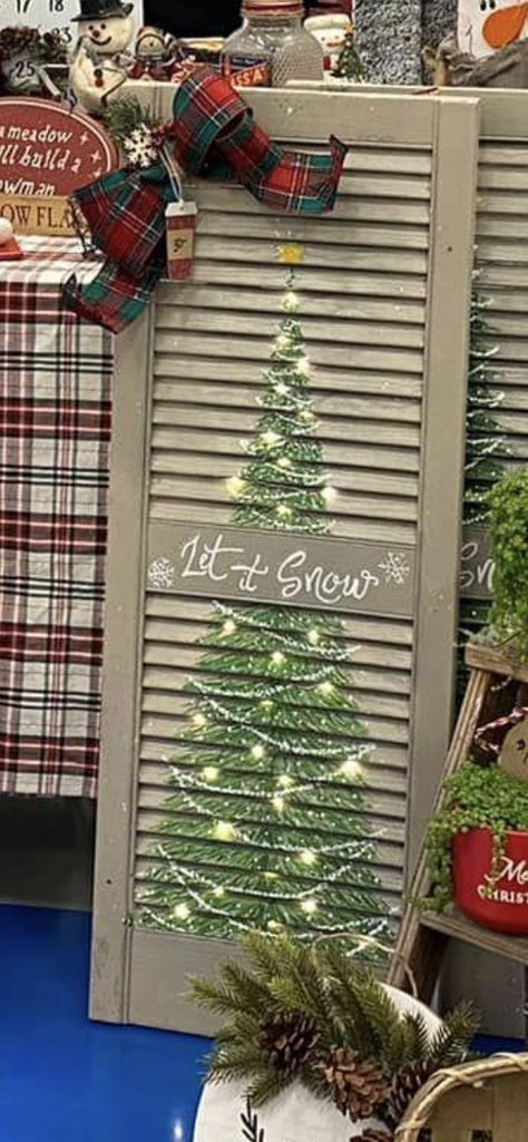 Old Shutter Christmas Decor, Shutter Christmas Tree, Crafts With Shutters Diy, Christmas Shutter Decorations, Shutter Projects Christmas, Shutter Crafts Ideas Christmas, Shutters Crafts Ideas, Easter Shutter Ideas, Painted Shutters Crafts