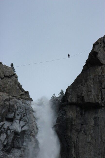 CRAZY tight rope walker Rope Walker, Tightrope Walker, Man Games, Blonde Women, Mount Rushmore, Tights, Walking, Natural Landmarks, Travel