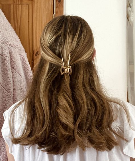 Hair Inspo 2022, Gold Claw Clip, Gold Clips, Half Up Half Down, Claw Clip, Half Up, Hair Goals, New Hair, Hair Inspo