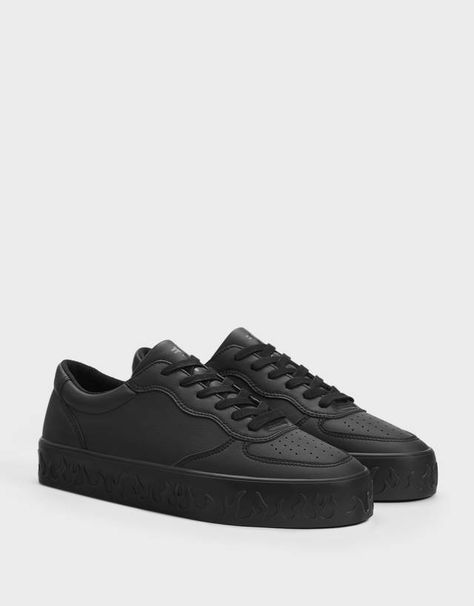 Bershka Shoes, Shoes Men Sneakers, Smart Shoes, Boots Sneakers, Men Sneakers, Shoes For Men, Shoes Men, Shoe Collection, All Black Sneakers