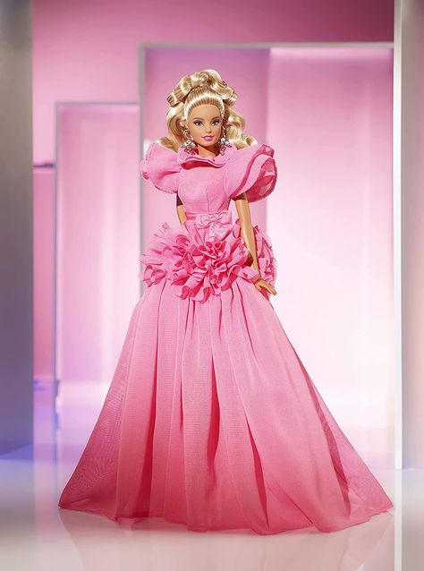 HCB74 | Barbie Doll, friends and family history and news. From 1959 to the present … Barbie Convention, Barbie Pink Dress, Barbie 90s, Dress Barbie Doll, Barbie Dolls For Sale, Barbie Signature, Play Barbie, Career Fashion, Pink Doll