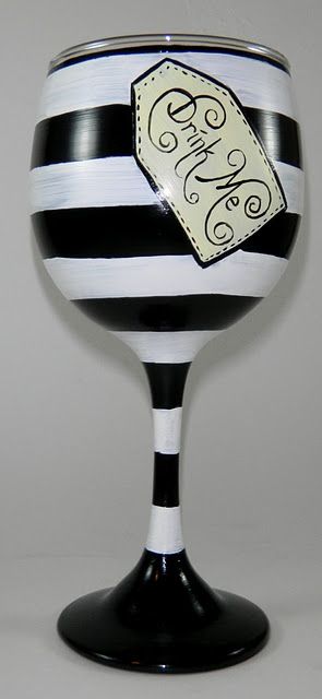 Great idea for wine glasses, Alice in Wonderland "drink me". - for Olaf mug Alice In Wonderland Drink Me, Wine Glass Designs, Diy Wine Glasses, Decorated Wine Glasses, Hand Painted Glasses, Wine Craft, Wine Glass Crafts, Wine Glass Art, Diy Disney