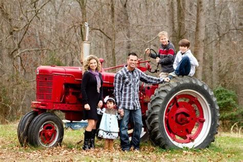 Tractor Christmas Mini Session, Family Farm Photos, Farm Family Pictures, Tractor Photos, Large Family Photos, Tractor Pictures, Farm Pictures, Family Christmas Pictures, Farm Photography