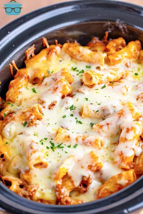 Pizza Casserole In Crockpot, Casserole Recipes For Crock Pot, Crock Pot Hot Dish, Pizza Hotdish Crockpot, Crockpot Pasta Casserole, Instant Pot Pizza Casserole, Pizza Casserole Recipe Crockpot, Crockpot Pizza Recipes, Hamburger Pasta Crockpot Recipes