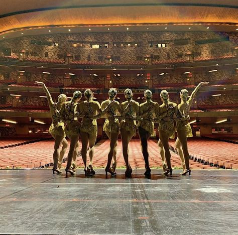 Broadway Dancers Aesthetic, Rockettes Aesthetic, Dance Stage Aesthetic, 2000s Tumblr, Dancers On Stage, Radio City Rockettes, Dancing On Stage, Performance Aesthetic, Broadway Dancers