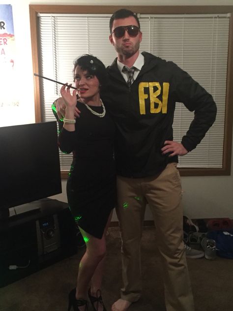 Janet Snakehole and Burt Macklin- parks n rec Janet Snakehole, Burt Macklin, Couple Costume, Space Girl, Parks N Rec, Halloween 2024, Halloween 2019, Parks And Recreation, Couples Costumes