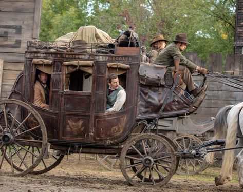 Medieval Carriage, Old West Train, Western Wagon, Old Carriage, Vintage Coffee Shops, Western Horse Saddles, Stage Coach, Horse Story, Old Wagons