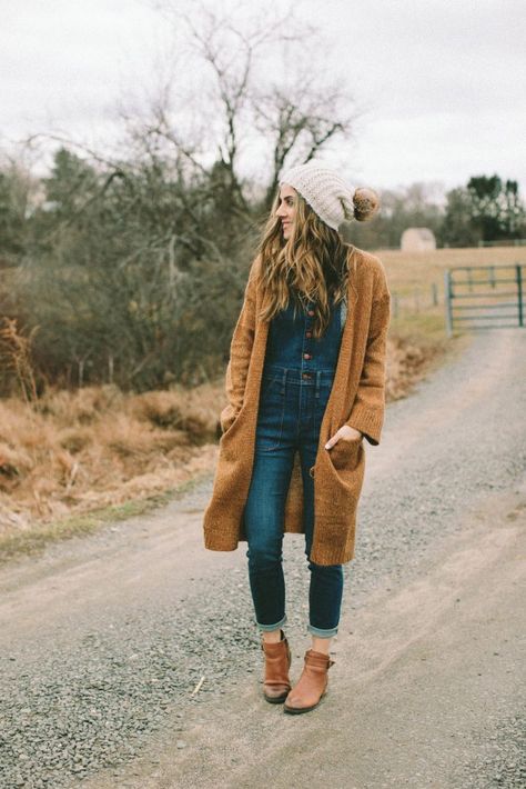 How to wear overalls as a mom without looking too juvenile ;) Styling Overalls, Pijamas Women, Street Outfits, Style Overalls, Overall Outfit, Overalls Outfit, Hipster Outfits, Denim Overalls, Denim Jumpsuit