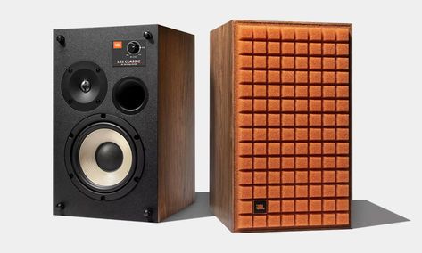 Classic Bookshelf, Kings Of Convenience, Veneer Cabinet, Classic Bookshelves, Multi Room Audio, Walnut Furniture, Modern Tech, Bookshelf Speakers, Speaker Wire