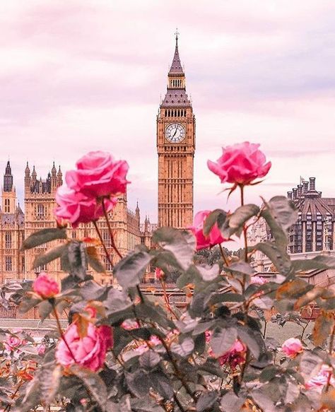 London // S T A Y C U T E Big Beautiful Houses, London Wallpaper, Big Ben Clock, Big Ben London, Wallpaper Vintage, City Landscape, London Life, Clock Tower, London Travel