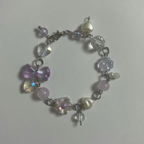 Purple Charm Bracelet, Purple Bead Bracelet Ideas, Purple Beads Bracelets, Purple Bracelet Ideas, Beaded Bracelets Purple, Selling Bracelets, Purple Beaded Bracelets, Beaded Charm Bracelet, Bracelet Inspo