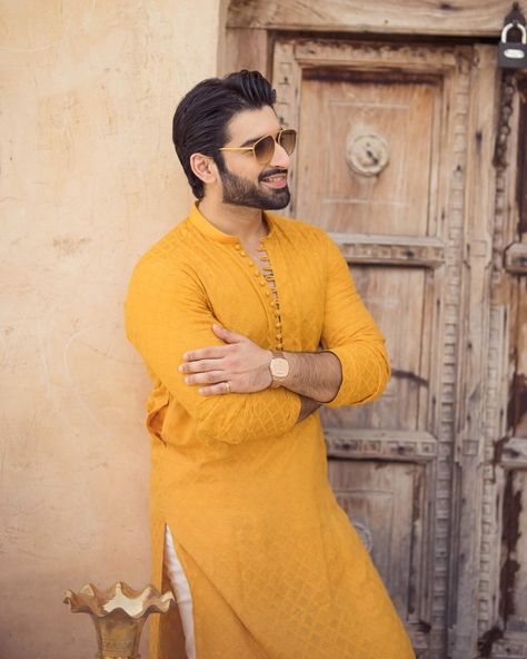 Haldi Ceremony Outfit For Men, Haldi Poses For Bride, Haldi Poses, Haldi Photoshoot, Bridal Campaign, Indian Wedding Suits Men, Man Dress Design, Haldi Ceremony Outfit, Haldi Outfits