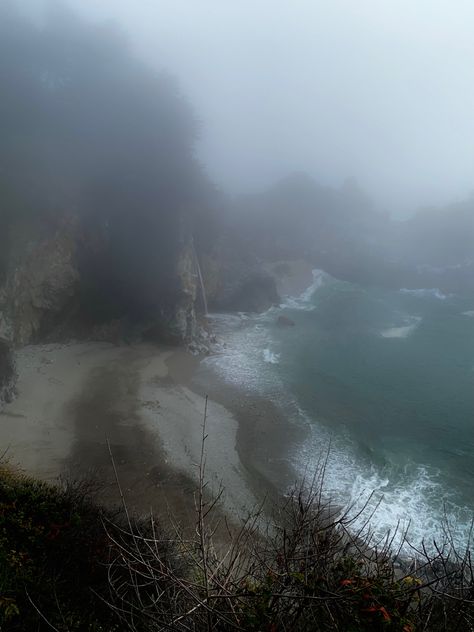 Unreal Pictures Aesthetic, Seaside Gothic Aesthetic, Foggy Coast Aesthetic, Oregon Dark Aesthetic, Coastal Town Aesthetic Dark, Haunted Beach Aesthetic, Beach Mystery Aesthetic, Foggy Sea Aesthetic, Misty Beach Aesthetic