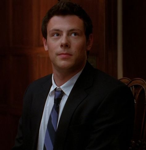 Cory Monteith as Finn Hudson in Glee Season 1 Episode 10 Glee Aesthetic, Glee Season 1, Finn Glee, Sue Sylvester, Glee Cory Monteith, Rachel And Finn, Robin Scherbatsky, Dylan Everett, Lea And Cory