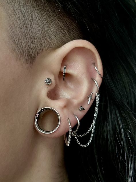 Grunge Piercings Aesthetic, Modified Industrial Piercing, Alternative Ear Piercings, Hidden Piercings For Women, Alt Ear Piercings, Punk Ear Piercings, Ear Gauges Aesthetic, Stretched Ears Aesthetic, Piercings Alt